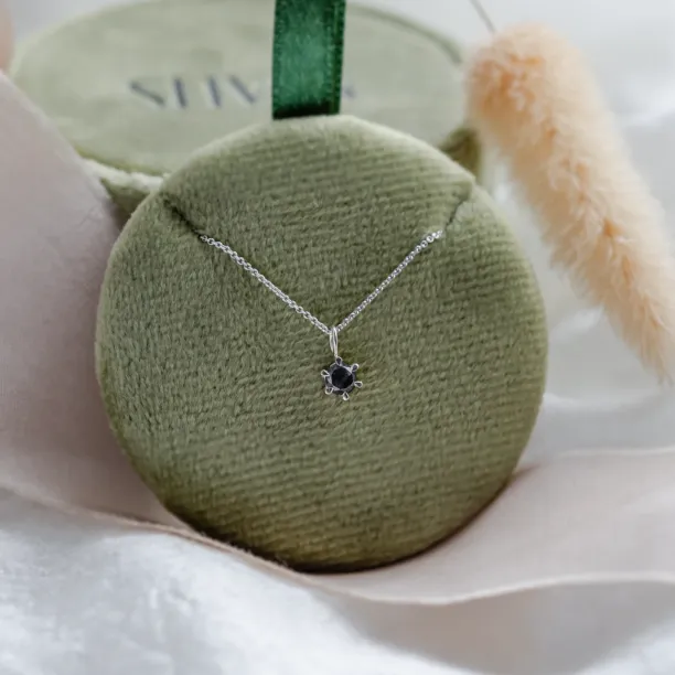 Minimalist necklace with salt and pepper diamond KAI Image