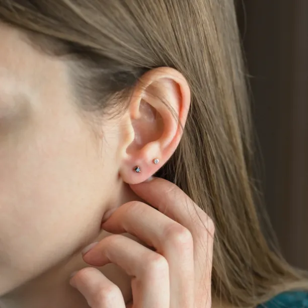 Golden minimalist earrings with black diamonds CHARNA Image