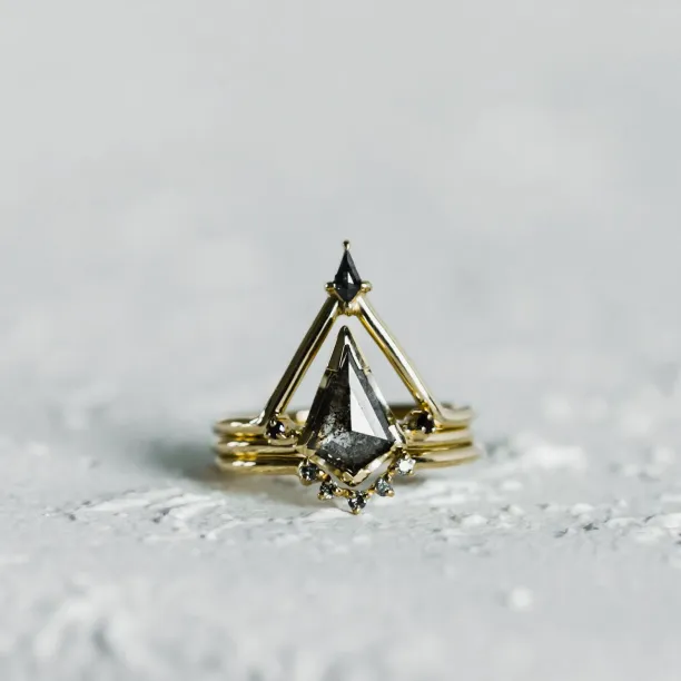 Engagement ring set with salt'n'pepper diamonds MEGHAN Image