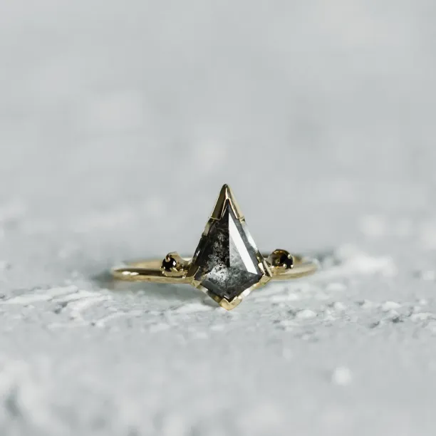 Engagement ring set with salt'n'pepper diamonds MEGHAN Image