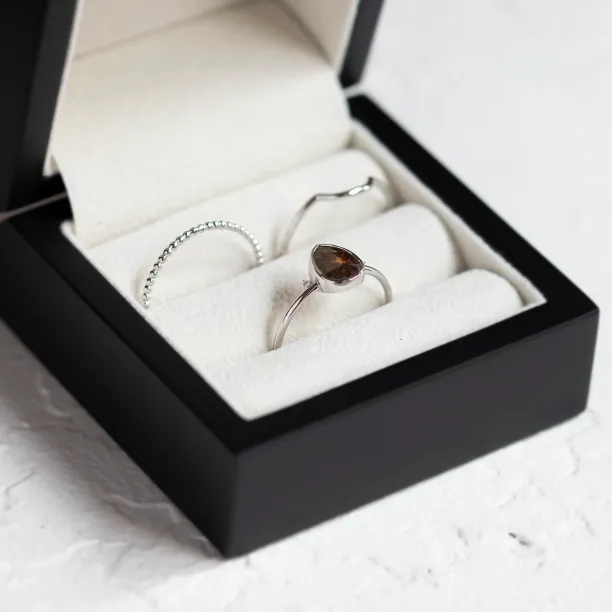Gold engagement set with pear salt and pepper diamond MEGGIE Image