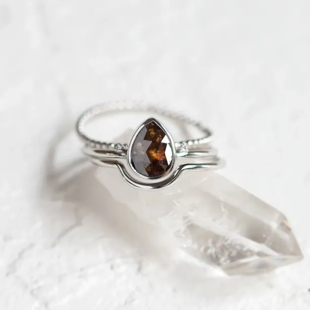 Gold engagement set with pear salt and pepper diamond MEGGIE Image