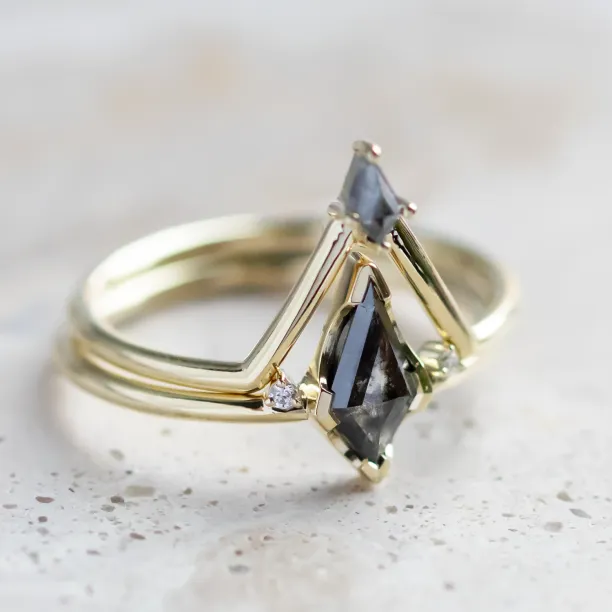 Salt and pepper and classic diamonds gold ring set DIVA Image