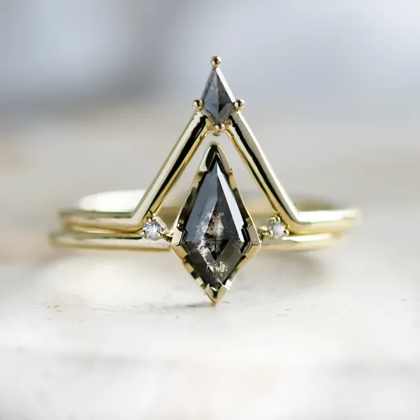Salt and pepper and classic diamonds gold ring set DIVA Image