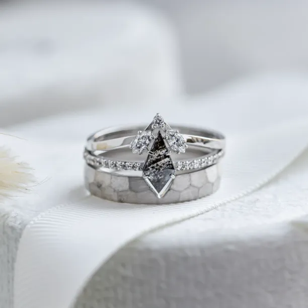 Engagement set of tree rings with salt and pepper diamonds ZERIX Image