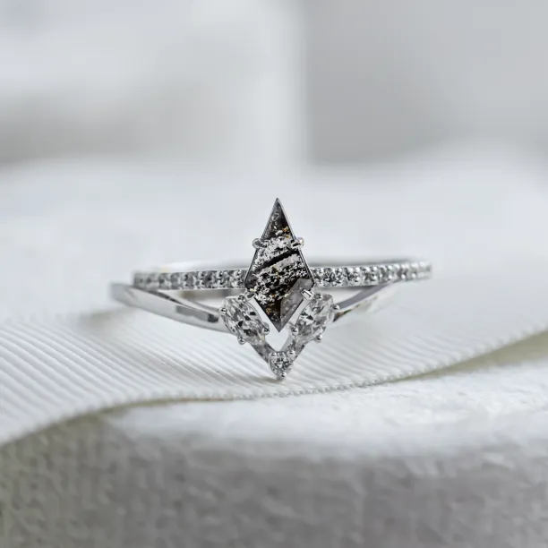 Engagement set of tree rings with salt and pepper diamonds ZERIX Image
