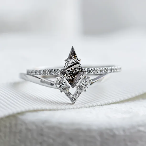 Engagement set of tree rings with salt and pepper diamonds ZERIX Image