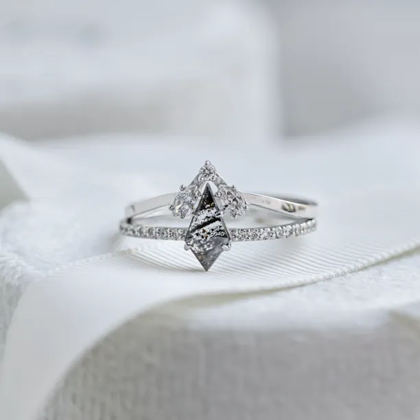 Engagement set of tree rings with salt and pepper diamonds ZERIX Image
