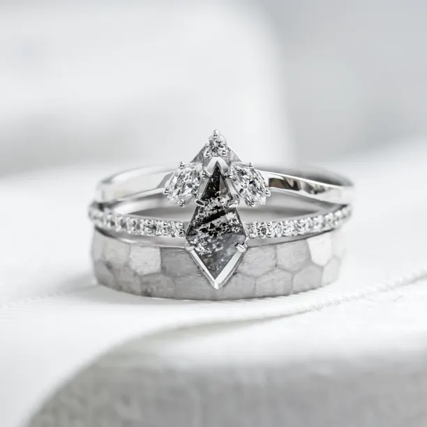 Engagement set of tree rings with salt and pepper diamonds ZERIX Image