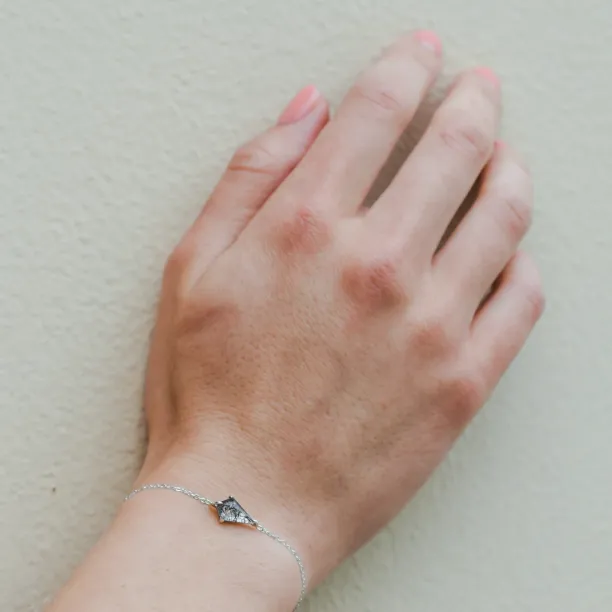 Gold bracelet with kite rutilated quartz POLLIS Image