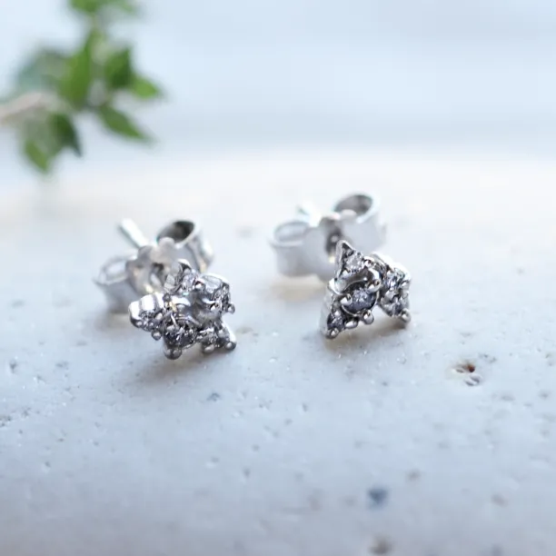 Gold cluster earrings with salt'n'pepper diamonds CRUX Image