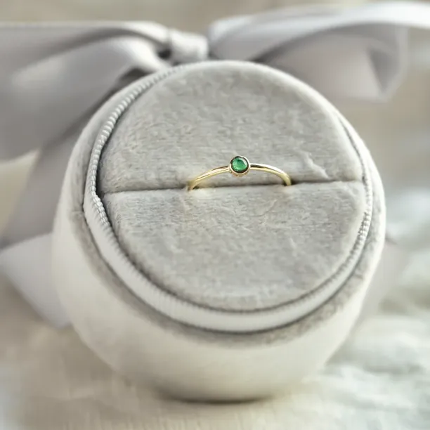 Emerald stackable fine ring CARAGH Image