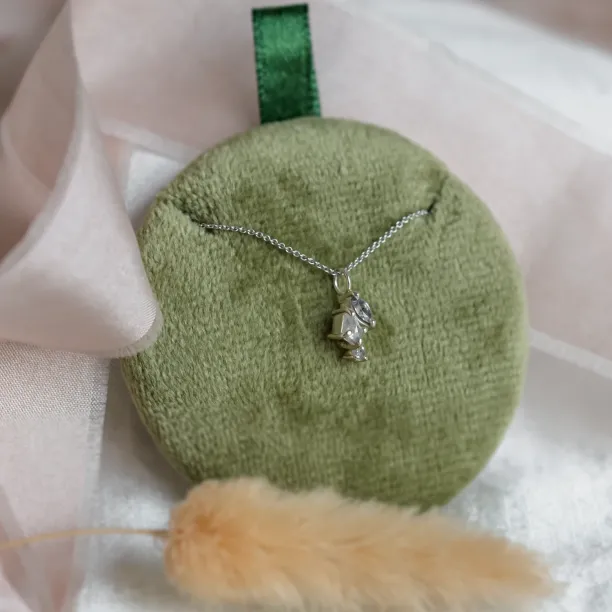 Minimalist cluster neklace with salt and pepper diamonds MANILA Image