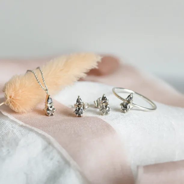 Necklace with unusual salt and pepper diamonds GEORGINA Image