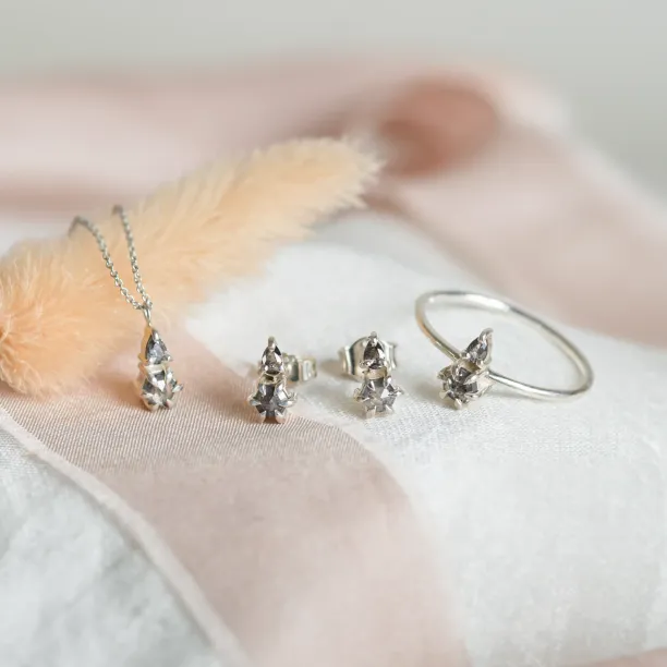 Necklace with unusual salt and pepper diamonds GEORGINA Image