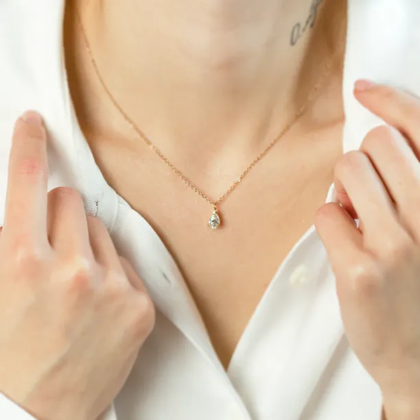 Gold necklace with pear moissanite NAOMI Image