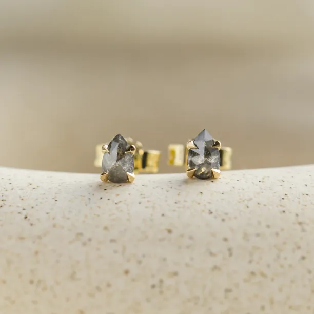 Gold minimalist earrings with salt and pepper diamonds STELLIE Image