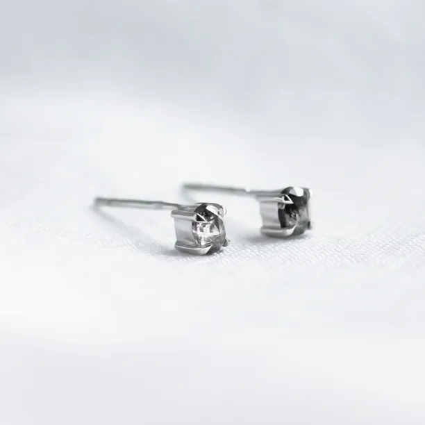 Basic salt and pepper diamond earrings STELLAR Image