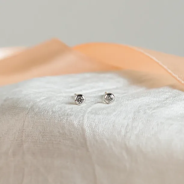 Minimalist salt and pepper diamond earrings ANISE Image