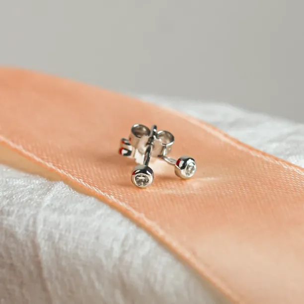 Minimalist salt and pepper diamond earrings ANISE Image