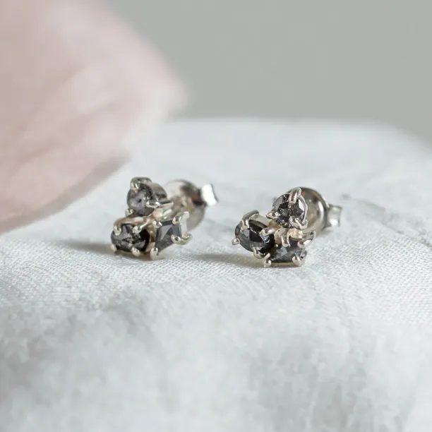 Cluster earrings with salt and pepper diamonds GRAPPOLO Image