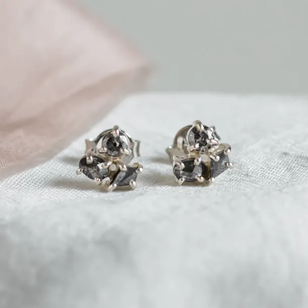 Cluster earrings with salt and pepper diamonds GRAPPOLO Image