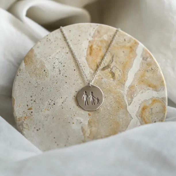 Engraved necklace with family motive FRANCIS Image