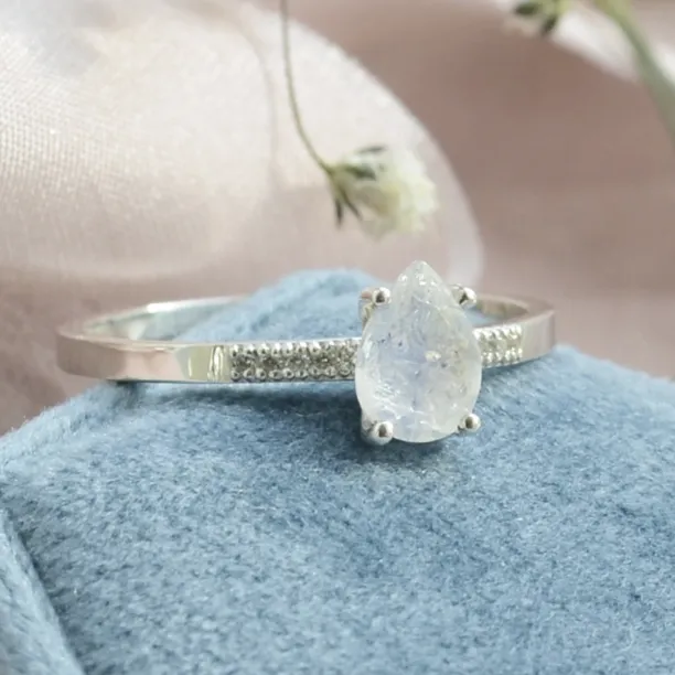 Gold ring with moonstone and diamonds ROXANE Image