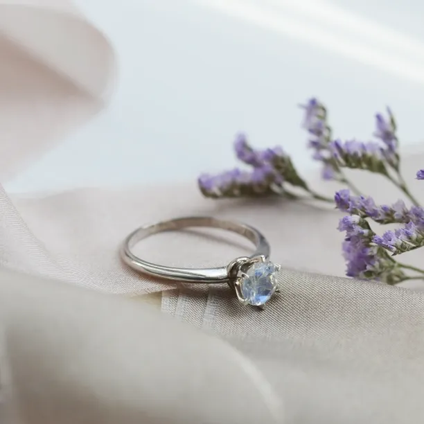 Gold ring with moonstone TONI Image