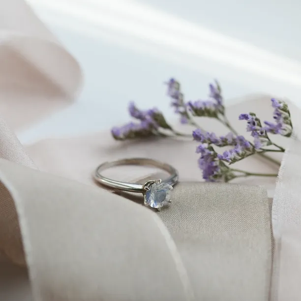 Gold ring with moonstone TONI Image