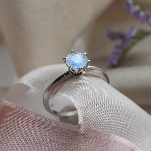 Gold ring with moonstone TONI Image