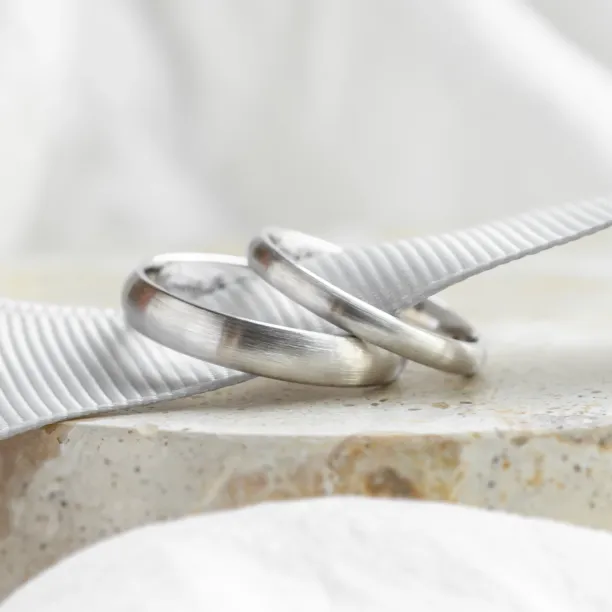 Solid wedding rings made of red gold (mat) Image