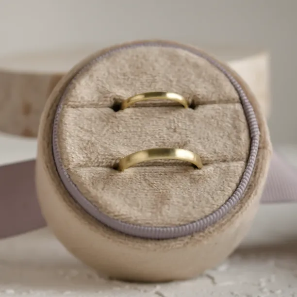 Solid wedding rings made of red gold (mat) Image