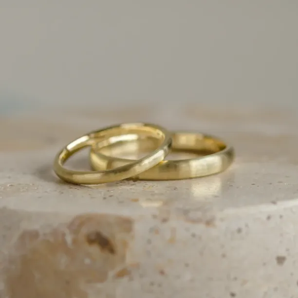 Solid wedding rings made of red gold (mat) Image
