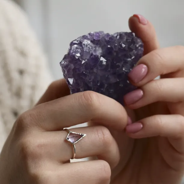 Kite amethyst ring in solid gold DARERCA Image