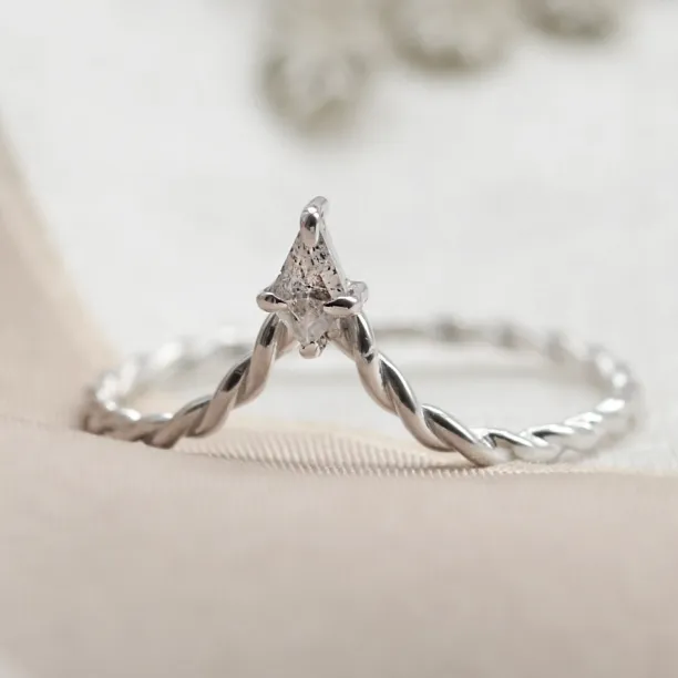 V stacker ring with kite salt and pepper diamond NIAM Image