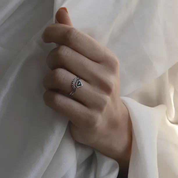Gold cut-out ring with salt and pepper diamonds ROXYS Image