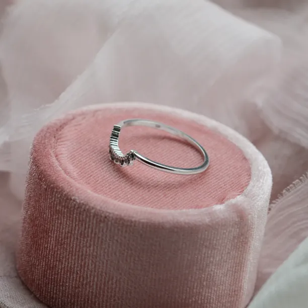 Gold cut-out ring with salt and pepper diamonds ROXYS Image
