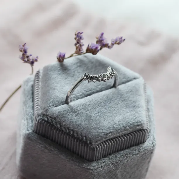 Gold cut-out ring with salt and pepper diamonds ROXYS Image