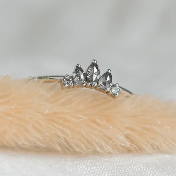 Gold ring with five salt and pepper diamonds ELODIE Image