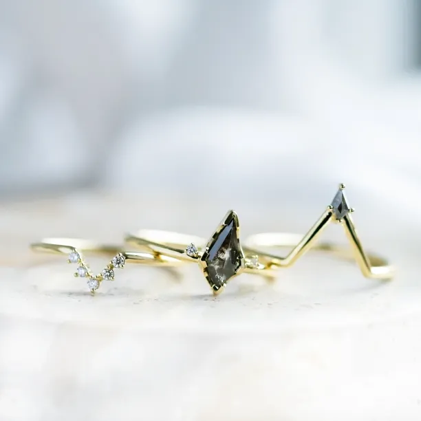 Kite salt and pepper diamond chevron wedding band NELLY Image