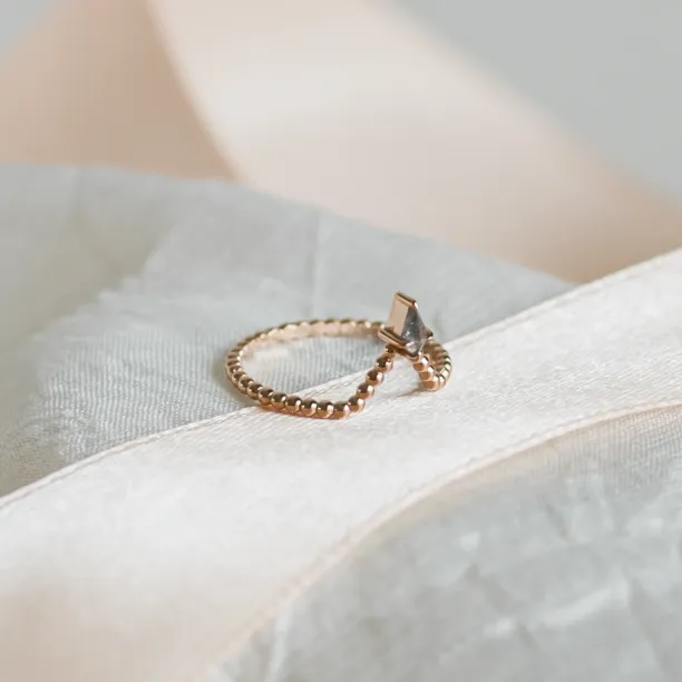 Salt and pepper diamond V stacker ring ISOLDE Image