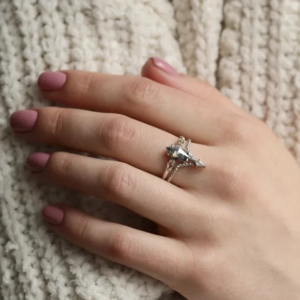 Salt and pepper diamond V stacker ring ISOLDE Image