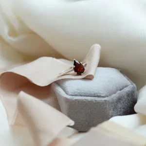 Gold garnet ring OLLY Thumbnail