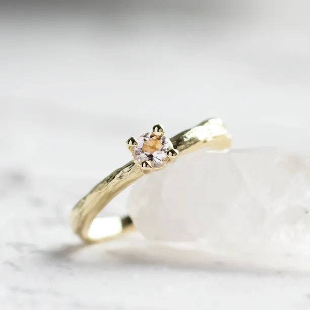 Gold branch ring with morganite DREMIA Image
