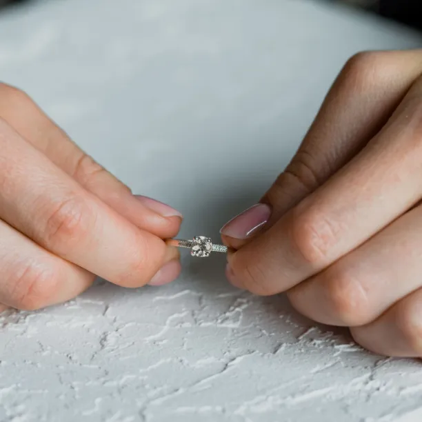 Engagement ring with morganite and diamonds GINEPRO Image