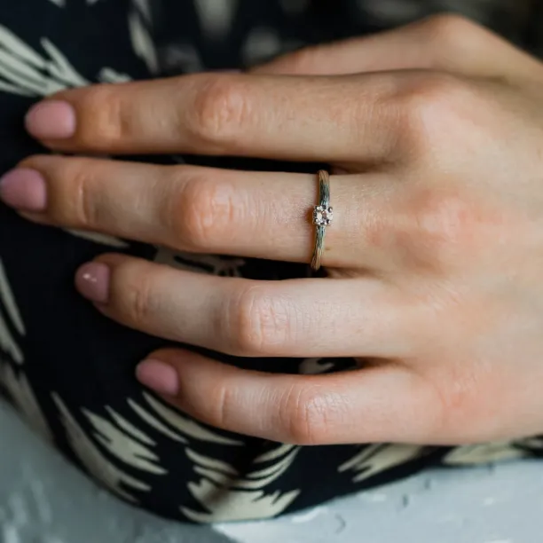Unusual engagement ring with morganite MORGI Image