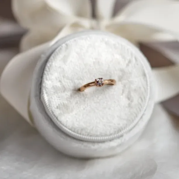 Unusual engagement ring with morganite MORGI Image