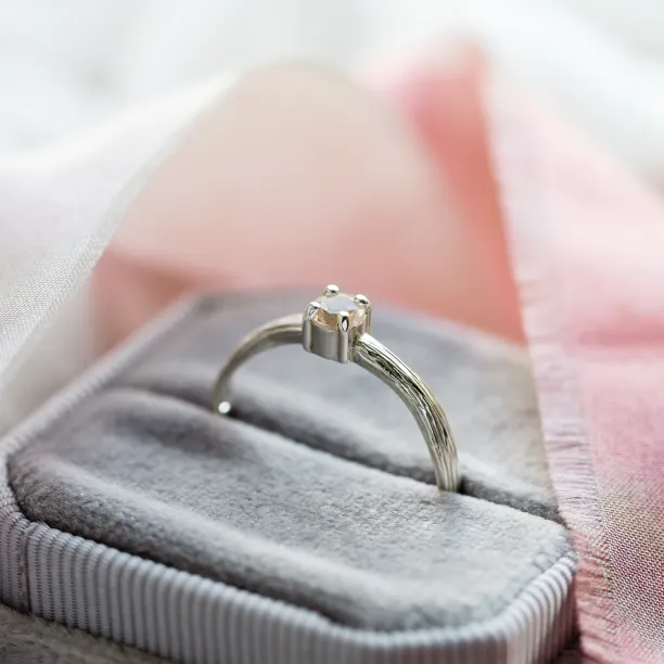 Unusual engagement ring with morganite MORGI Image