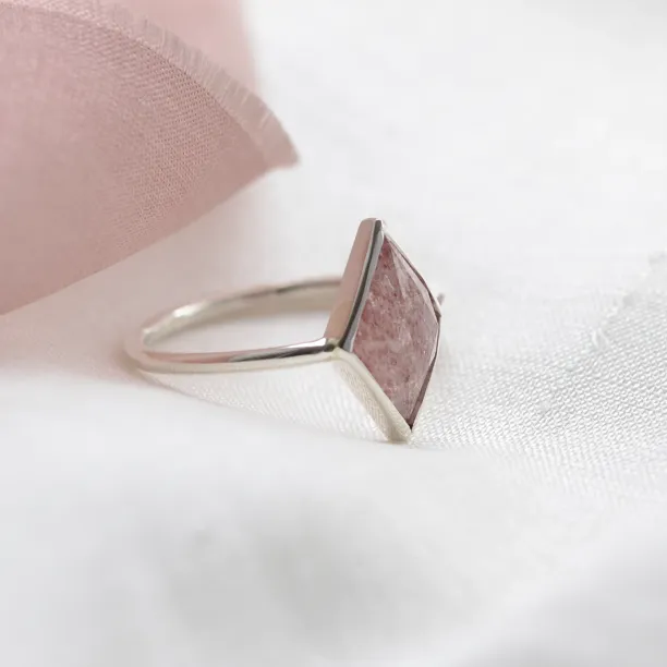 Gold kite strawberry quartz ring FRAGOLA Image